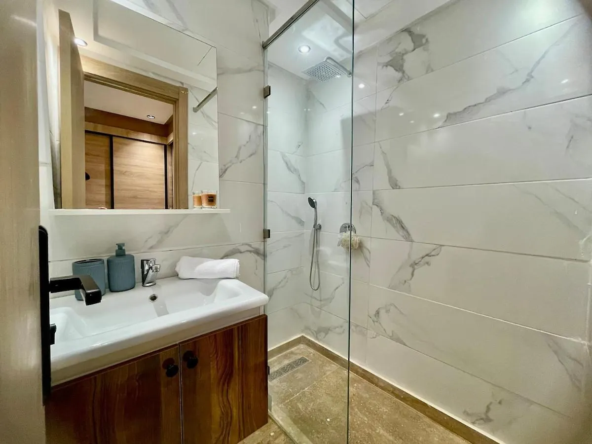 Elegant Gueliz Hideaway - Chic Suite With Balcony Marrakesh Lägenhet